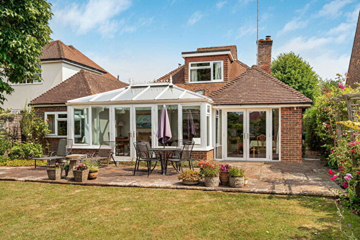4 Bedroom Chalet For Sale In Kings Road, Cranleigh, GU6