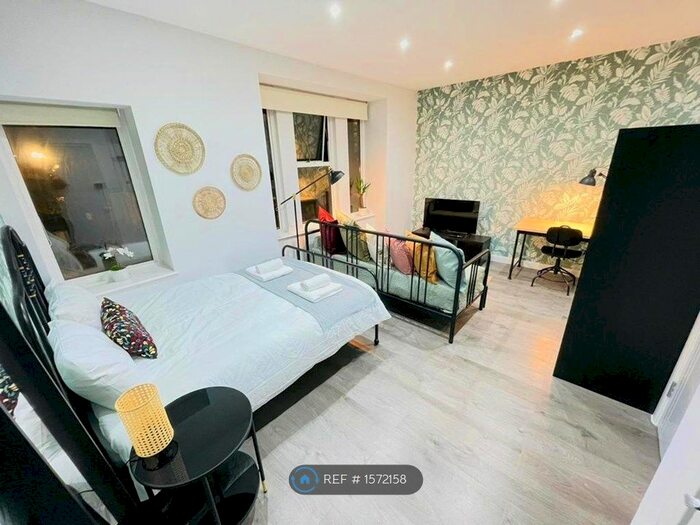 Studio To Rent In Hawkwood Mount, London, E5