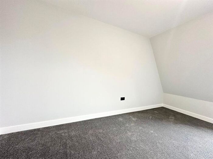 2 Bedroom Flat To Rent In Sheffield Road, Birdwell, S70