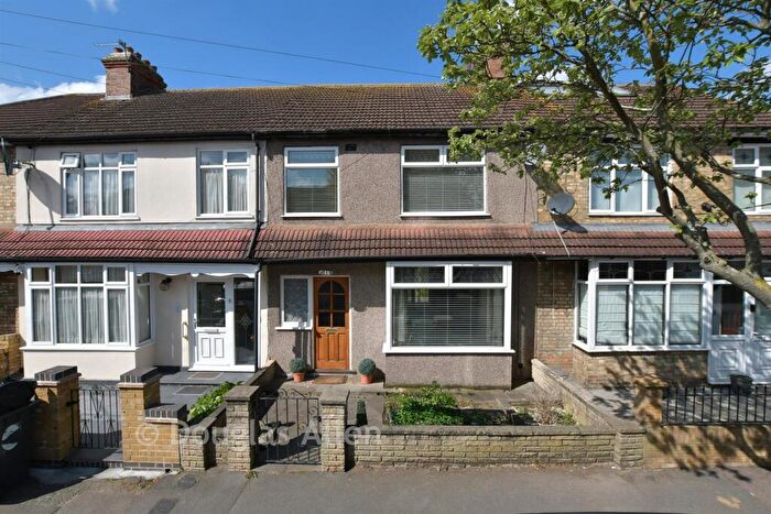 3 Bedroom Terraced House For Sale In Tufton Road, Chingford, E4