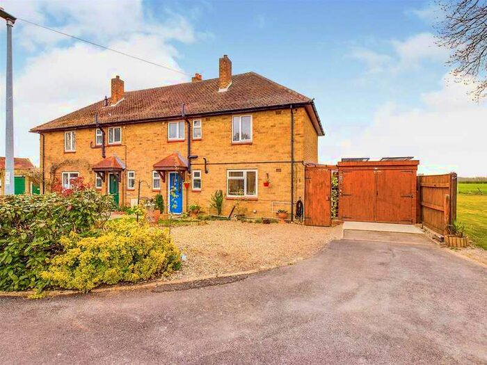 Houses for sale & to rent in YO25 9HE, Auchinleck Close, Driffield And