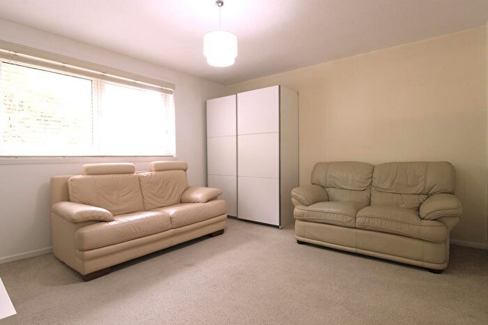 2 Bedroom Flat To Rent In Taransay Crescent, First Floor, AB16