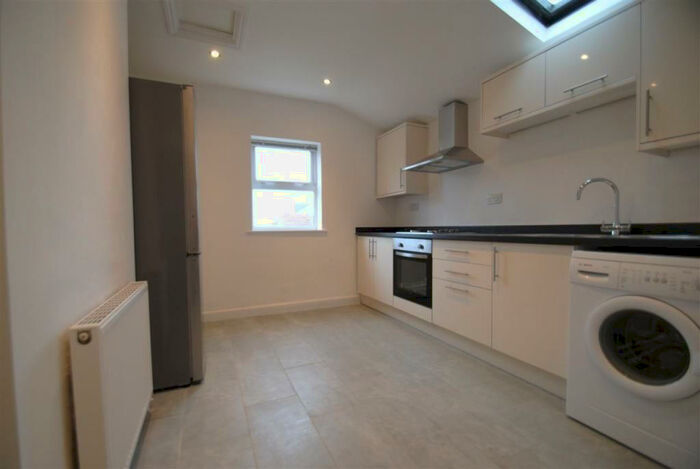 3 Bedroom Flat To Rent In Haverstock Road, Bristol, BS4