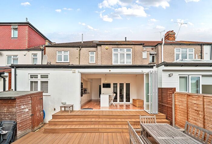 5 Bedroom End Terrace House For Sale In Hamilton Avenue, Romford, RM1