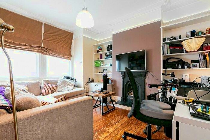 2 Bedroom Apartment To Rent In Goswell Road, London, EC1V