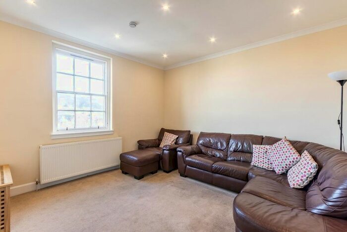 2 Bedroom Flat To Rent In Nicolson Street, Edinburgh, EH8