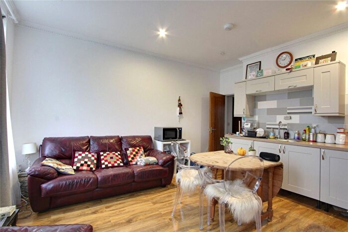 1 Bedroom Flat To Rent In Grasmere House, Cargate Avenue, Aldershot, Hampshire, GU11