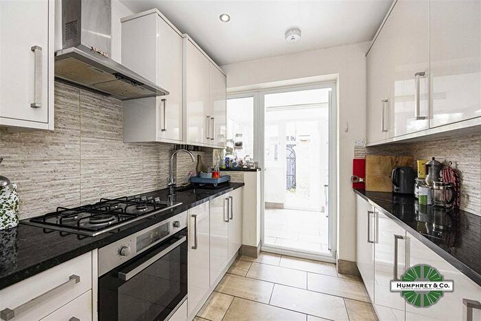 2 Bedroom Flat To Rent In Jersey Road, London, E11