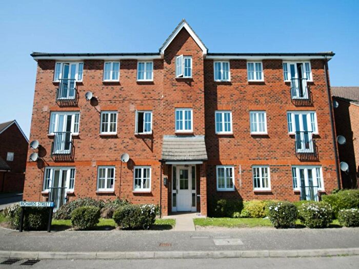 3 Bedroom Flat For Sale In Richard Street, Hatfield, Hertfordshire, AL10