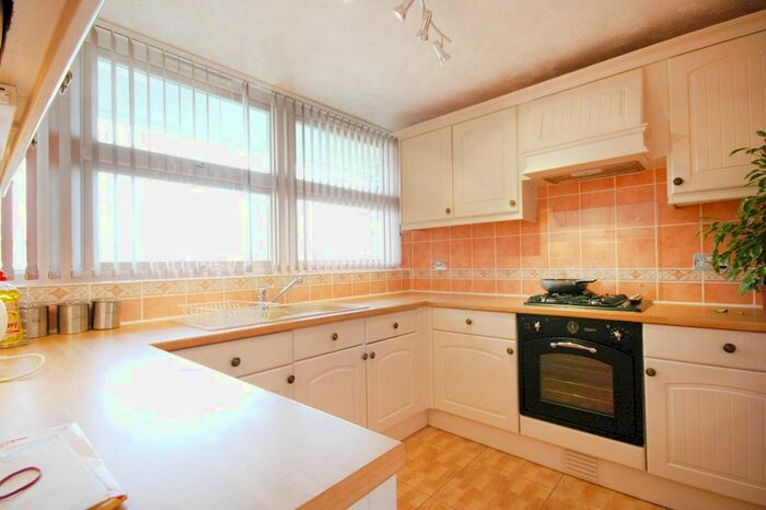 2 Bedroom Flat To Rent In Churchill Gardens, Pimlico, London, SW1V
