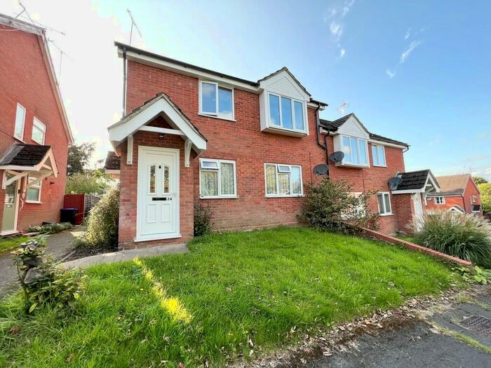 2 Bedroom Ground Maisonette To Rent In Chilham Close, Frimley, GU16