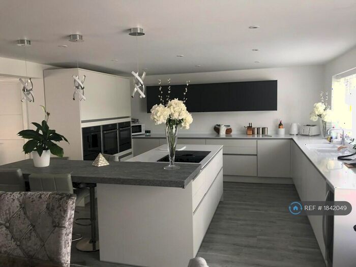 3 Bedroom Detached House To Rent In Castle Hill, Llanblethian, Cowbridge, CF71