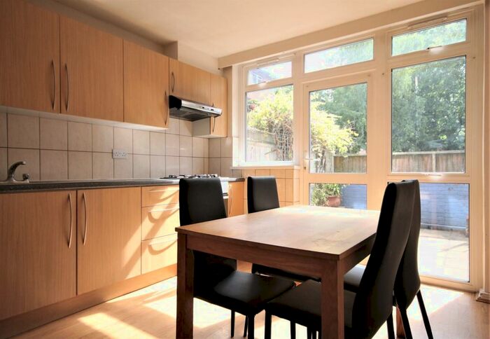 4 Bedroom Flat To Rent In Scholefield Road, Archway, N19