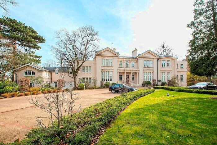 2 Bedroom Flat To Rent In Wimbledon Park Side, London, SW19