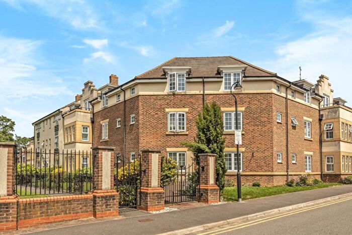 2 Bedroom Apartment For Sale In The Hawthorns, Flitwick, MK45