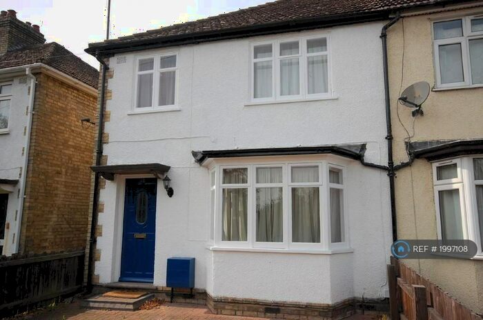 3 Bedroom Semi-Detached House To Rent In Green End Road, Cambridge, CB4