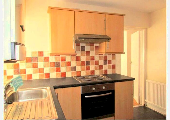 3 Bedroom Flat To Rent In High Street, Rhymney, Tredegar, NP22