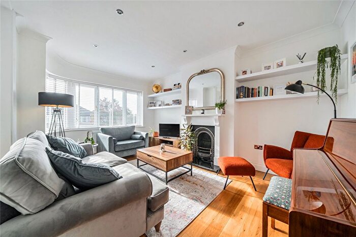 2 Bedroom Maisonette For Sale In Grafton Close, Ealing, W13