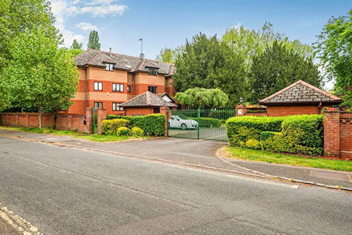 2 Bedroom Flat For Sale In Derek Road, Maidenhead, SL6