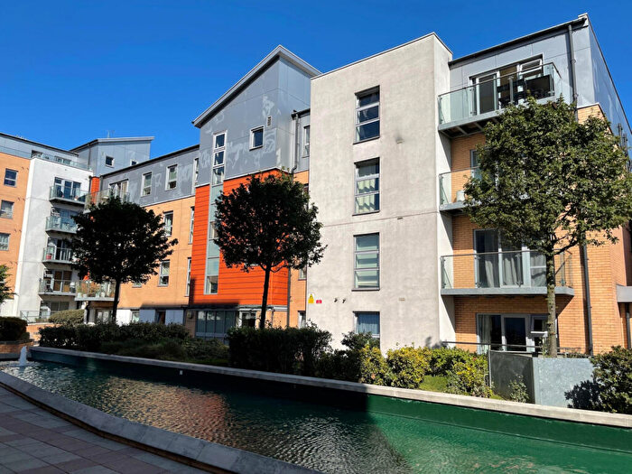 2 Bedroom Flat To Rent In Queen Mary Avenue, E18