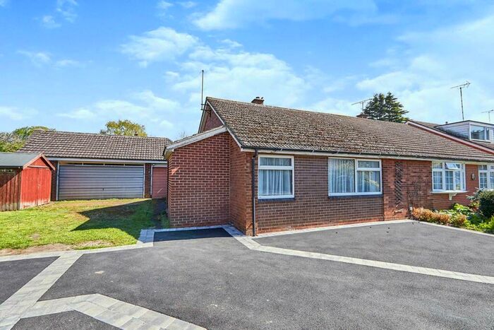 2 Bedroom Bungalow For Sale In Hall Park, Barrow-on-Trent, Derby, Derbyshire, DE73