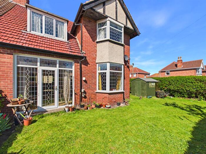 3 Bedroom Semi Detached House For Sale In Houghton Avenue, Cullercoats, NE30
