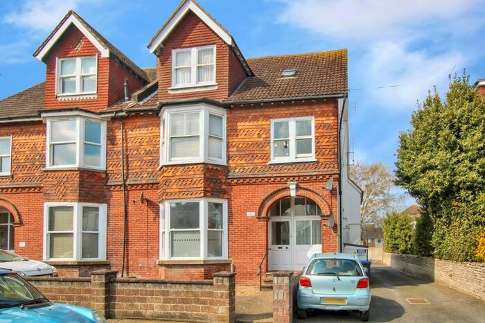 1 Bedroom Flat To Rent In Oxford Road, Worthing, BN11