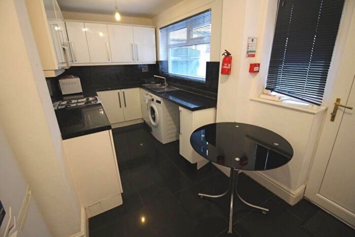 5 Bedroom Terraced House To Rent In Nadine Street, Salford, M6