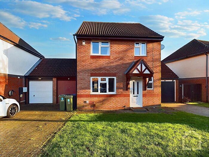 3 Bedroom Detached House To Rent In Lynmouth Crescent, Furzton, MK4