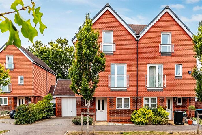 4 Bedroom Semi-Detached House To Rent In Fairviews, Hurst Green, RH8