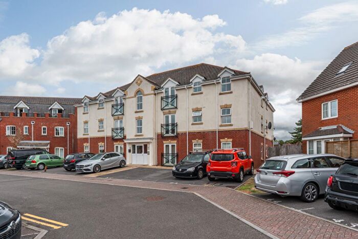 2 Bedroom Flat For Sale In Avro Court, Hamble-Le-Rice, SO31