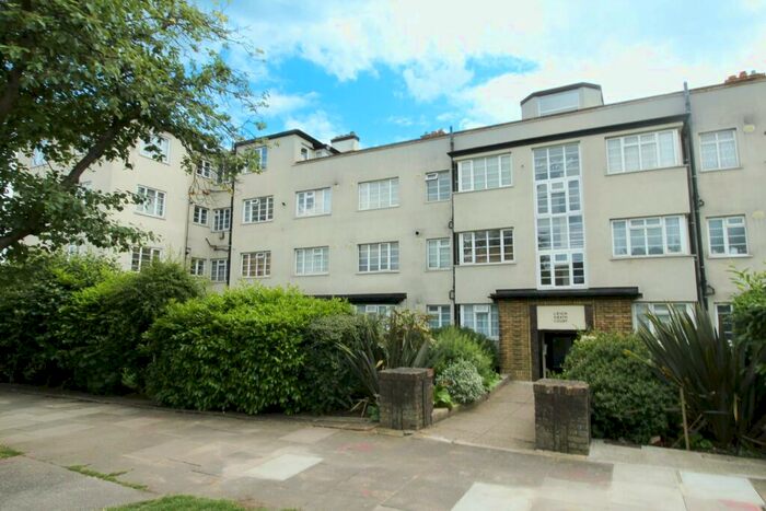 2 Bedroom Flat To Rent In Leigh Heath Court, London Road, Leigh-on-Sea, SS9