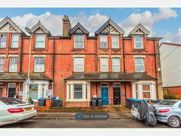 1 Bedroom Flat To Rent In York House, East Grinstead RH19