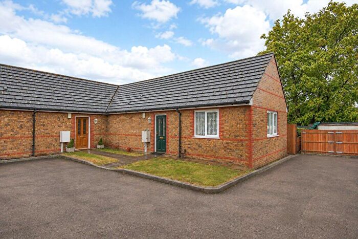 1 Bedroom Bungalow For Sale In Fosters Mews, Station Road, Longfield, Kent, DA3