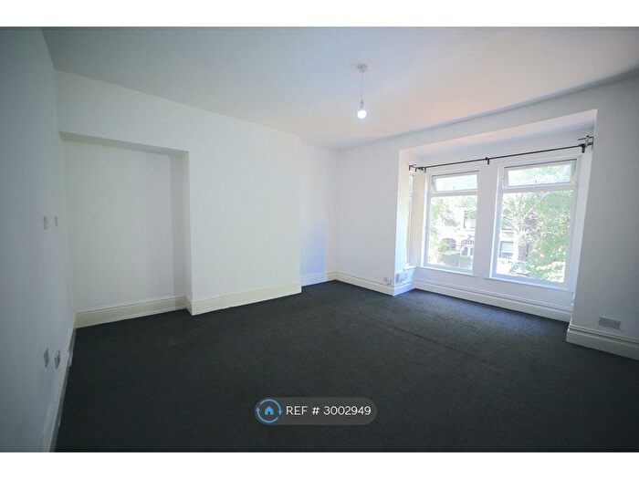 1 Bedroom Flat To Rent In Marlborough Avenue, Hull, HU5