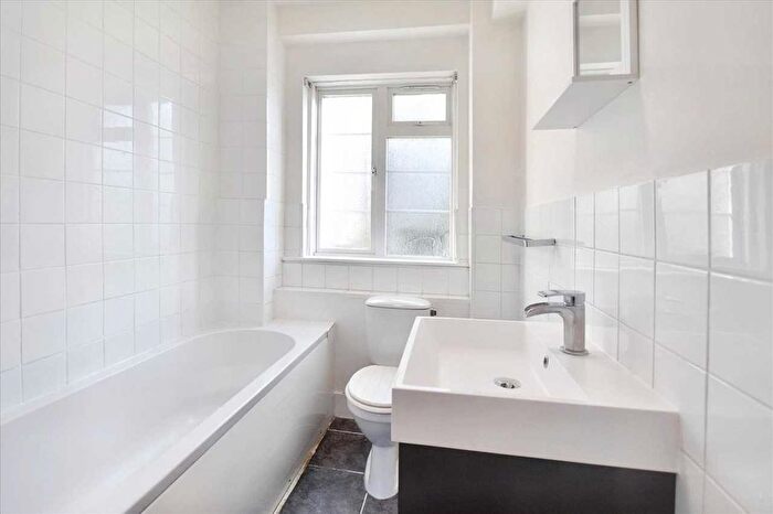 2 Bedroom Flat To Rent In Chiswick Village, Chiswick, Chiswick, W4