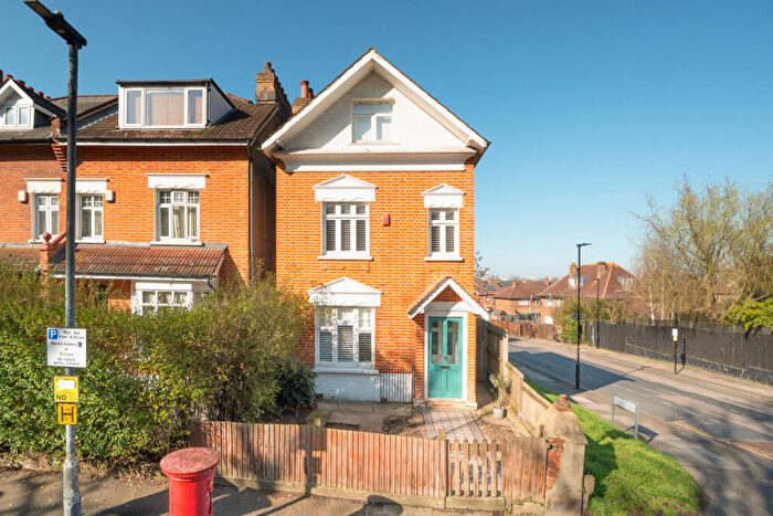 4 Bedroom End Of Terrace House For Sale In Charlton Lane, Charlton, London, SE7