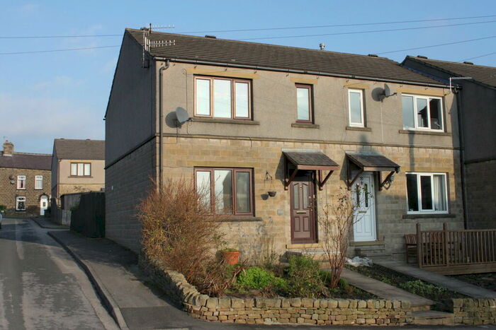 3 Bedroom End Of Terrace House To Rent In Elliott Street, Silsden, BD20