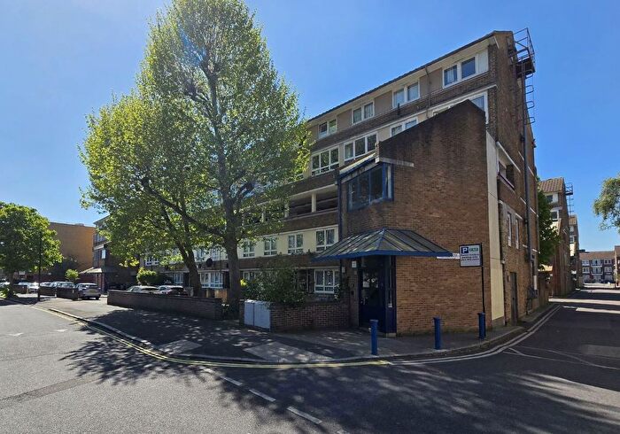 1 Bedroom Flat For Sale In Flat Oak Court, Sumner Road, Peckham, London, SE15