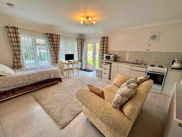 Studio To Rent In Woodcote Close, Epsom KT18