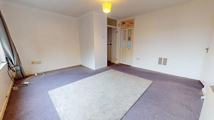 2 Bedroom Flat To Rent In Clos Treoda, Whitchurch, Cardiff, CF14