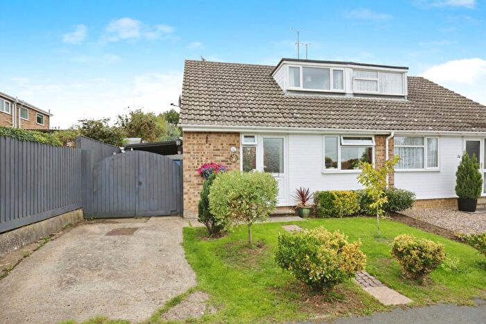 2 Bedroom Bungalow For Sale In Coppice Close, Banbury, Oxfordshire, OX16