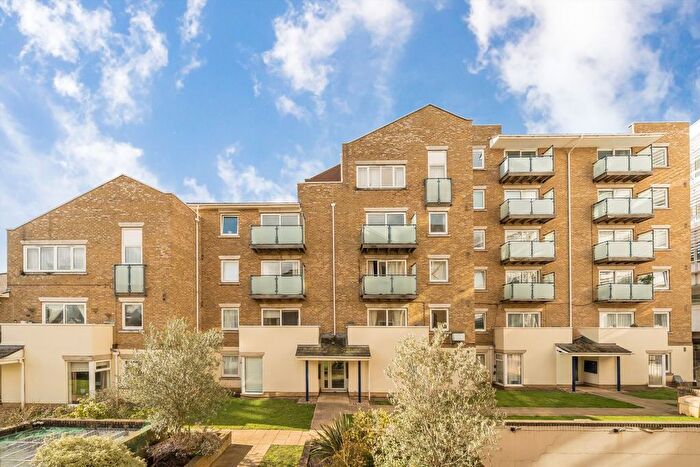 2 Bedroom Flat For Sale In Hartfield Crescent, Wimbledon, SW19