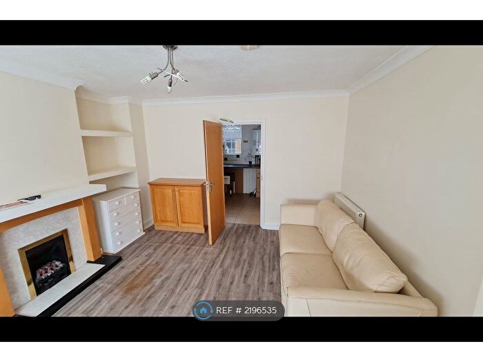 3 Bedroom Semi-Detached House To Rent In Chestnut Road, Southampton, SO16