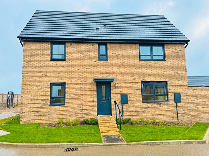 3 Bedroom Semi-Detached House To Rent In Shippery Lane, Swndon, SN1