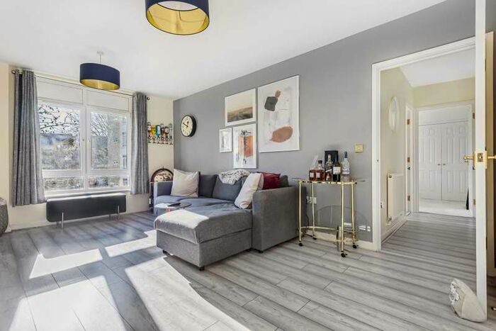 2 Bedroom Apartment To Rent In Kenavon Drive, Reading, RG1