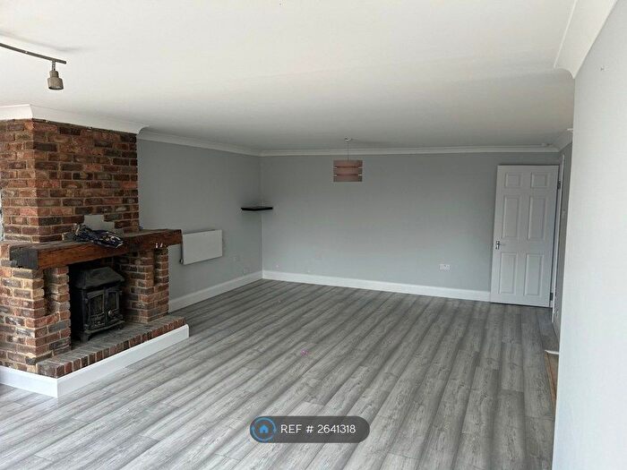 2 Bedroom Flat To Rent In Cherry Trees, Hartley, Longfield, DA3