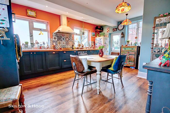 3 Bedroom Semi-Detached House For Sale In Spinney Hill, Braunston, Daventry, NN11