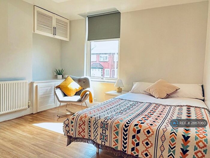 1 Bedroom Flat To Rent In Aston Street, Leeds, LS13
