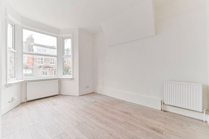 1 Bedroom Flat To Rent In Queen Mary Road, Upper Norwood, London, SE19